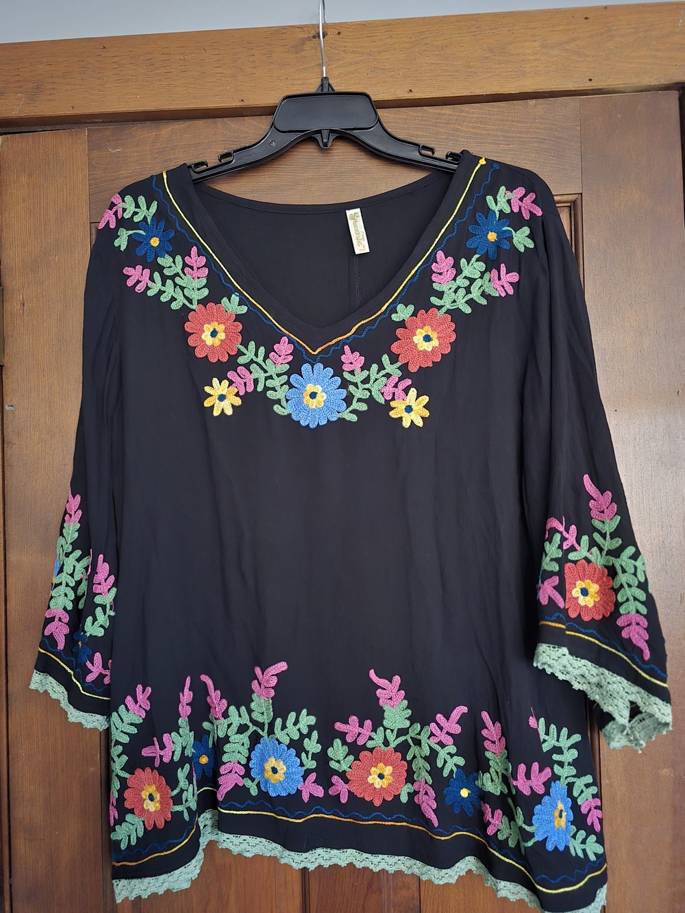 O Shoreline Black Embroidered Floral V-Neck Tunic Stunning!!!2x